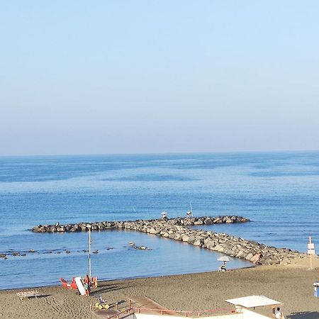 Apartment With Seaview Casa Davidoff Lido di Ostia Exteriör bild